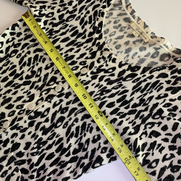 Forever21 Animal Print Cardigan Small with Pockets & Buttons. Good Condition. - Picture 6 of 10
